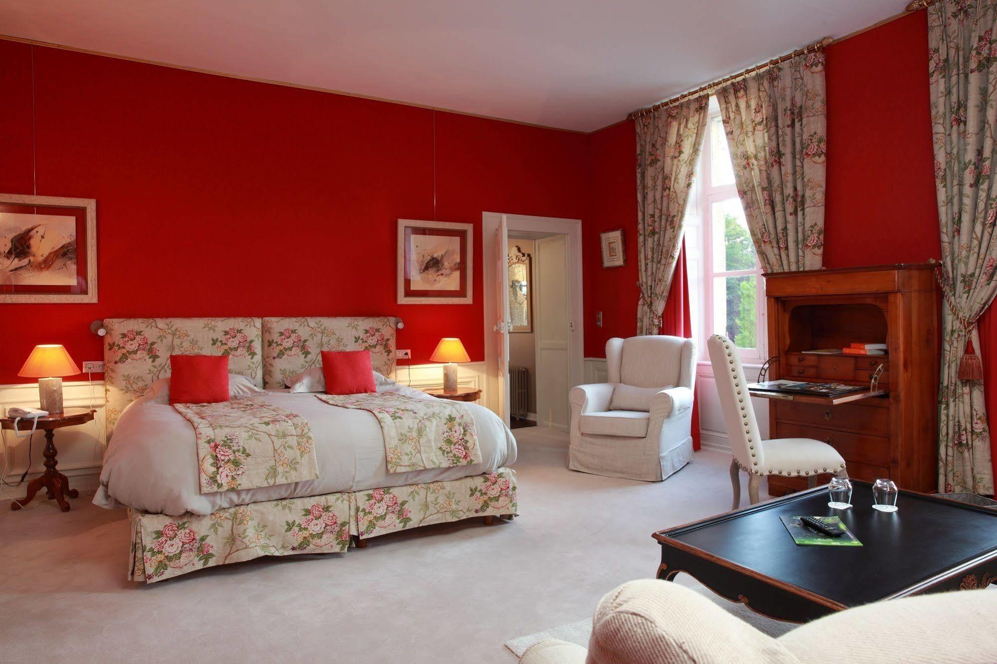 Le Domaine Chateau Du Faucon 4* Donchery